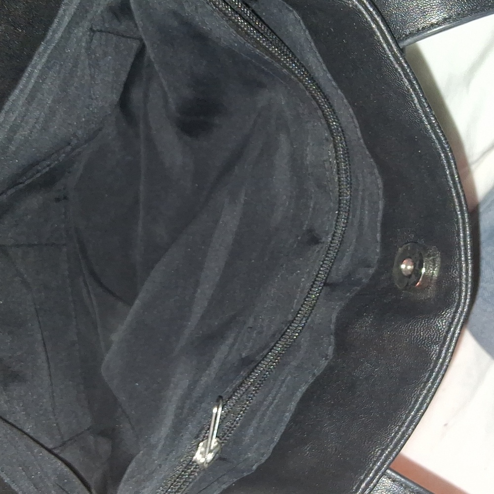 Relic Elegant Black Leather Tote Bag - Picture 3 of 4